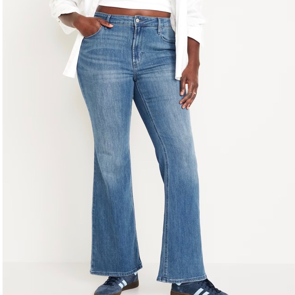 OLD NAVY BELL BOTTOM JEANS~ 16P~NWOT~W 36.5”~L 30”~Bell 22”  Around~High Waist